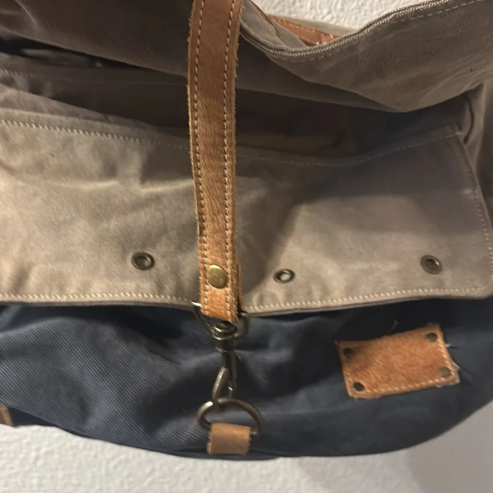 Myra Bag myra messenger